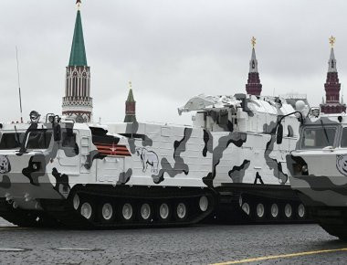 Επίδειξη ισχύος από τη Μόσχα: Οπλικά συστήματα για πολεμικές επιχειρήσεις στην Αρκτική (βίντεο)